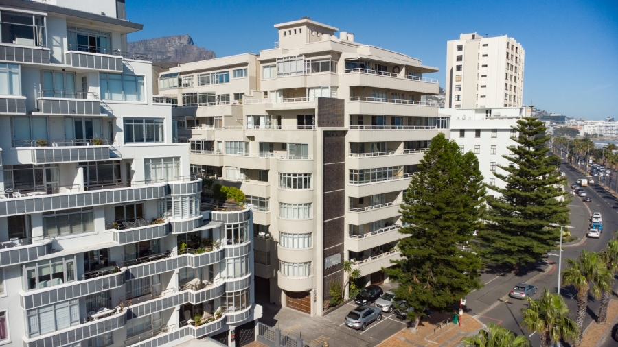 To Let 4 Bedroom Property for Rent in Sea Point Western Cape